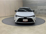 お車購入のポイントとなるフロントマスクです!シャープな目つきが印象的なデザインのヘッドランプです。