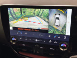 【パノラミックビューモニター】専用のカメラにより、上から見下ろしたような視点で360度クルマの周囲を確認することができます☆死角部分も確認しやすく、狭い場所での切り返しや駐車もスムーズに行えます。