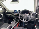 運転席まわりです。 各操作スイッチは使いやすい位置に配置されてます。