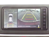 パノラミックビューモニター&バックモニター♪車両の前後左右に搭載した4つのカメラの映像を合成し、車を真上から見ているような映像を表示♪