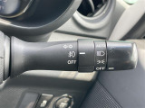【オートライト(AUTO)】外の明るさをシステムが感知して、自動でヘッドライトが点灯します。ヘッドライトをつけ忘れを防ぐ便利機能です。