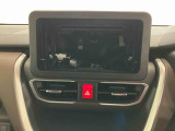 たとえばダイハツのお店にある、たくさんのスマアシ搭載車は、正常に作動する事をしっかり確認します。