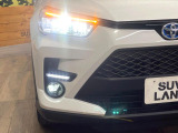 【LEDヘッドライト】悪天候や夜間走行時も良好な視界を確保し安心して運転できる高輝度LEDヘッドライトを装備!点灯速度が早く、消費電力も抑えられています。