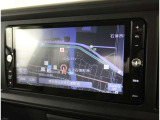 純正ナビを装備。タッチパネル式で使いやすく、お出かけもラクラクです。