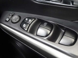 パワーウインドウスイッチ★運転席からドアミラーが操作可能です。電動格納機能も付いています♪