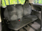 床下収納式のサードシートです。座席部分をコンパクトに収納でき、広大な荷室スペースとしてお使いいただけます!乗車人数や荷物の量など利用シーンに合わせて3列目を有効活用でき、とっても便利♪