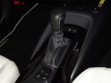 電動パーキングブレーキ・ブレーキホールドを装備してます。ホールド機能は信号待ちが多い一般道で疲労軽減になり、大好評です!