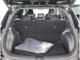 開口部の広いラゲージスペースは、ゴルフバックなどの荷物もラクラク積み込めます。