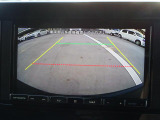 車庫入れや縦列駐車に威力を発揮するバックカメラも装備!