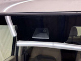 サポカーSとは、衝突被害軽減ブレーキに加えて、高齢者に多いと言われている踏み間違い事故防止をサポートする機能です。詳しくは販売店スタッフまでおたずねください。