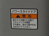 見た目が大事!な外装はぴかっとキレイに磨いており、経年のくすみもよみがえっております。ヘッドライトやドア周辺を磨く際にはマスキングテープを使用して保護しながら丁寧に作業をしております。