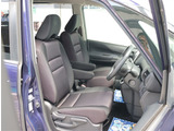 お車選びをお楽しみ頂けるよう、在庫車の展示スペースを十分に確保しております。