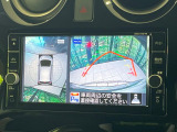 【アラウンドビューモニター】専用のカメラにより、上から見下ろしたような視点で360度クルマの周囲を確認することができます☆死角部分も確認しやすく、狭い場所での切り返しや駐車もスムーズに行えます。