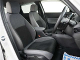 運転席のスペースはゆったりしていて、視界も広く確保されているので普段の運転からロングドライブまで快適です。