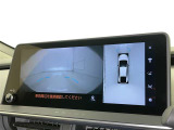 パノラミックビューモニターを装備。駐車場や交差点でクルマを真上から見るように周囲を確認できます。機能の詳細は販売店スタッフまでおたずねください。