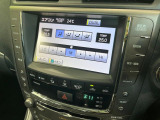 【左右独立型フルオートエアコン】運転席と助手席でそれぞれお好みの温度に設定可能。同乗者にも配慮した、快適な空調をお届け致します。