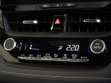車内を快適に、オートエアコンを装備しています。