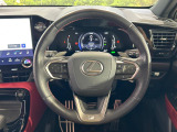 【純正革巻きステアリング】上質な革を使用することで、手にしっかり馴染みとても運転しやすいハンドルです♪