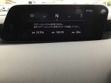 ナビゲーションは付いておりません。別途純正ナビSDカードをお買い求め下さい。