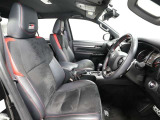 ゆったり室内で運転もしやすいです♪使い勝手の良い配置も考えられています!!