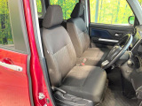 運転席シート廻りは使用感も少なく、良好な状態となっています。前オーナー様が丁寧に使っていたことがよくわかりますね。