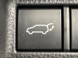 【パワーバックドア】スマートキーや運転席のボタンを押すだけでリアゲートが自動で開閉します!荷物を持っている時や、高い位置にあるバックドアを閉める際に便利な機能です♪