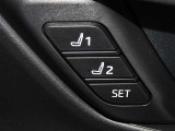 運転席のパワーシートは2名様分までメモリー機能付きです。