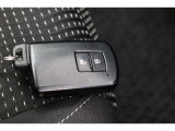 ■スマートキー■ 鍵を身に着けていれば、ドアの施錠・開錠が可能です!バッグから鍵を探し出す必要もないので、たくさん荷物を持っていたり雨の日傘をさしている時にも便利ですね!