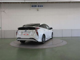 高級車の定番「ダブルウィッシュボーン式」のリヤサスペンションを採用。質感に優れた、心地よい乗車感を実現しています。