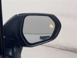 ウインカーミラーにはBSM(ブラインドスポットモニター)を搭載。隣を走る車両が死角に入るとLEDインジケーターを点灯。また、ウィンカーを出すとインジケーターも光って点滅!注意を促してくれます