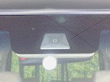 【ホンダセンシング】走行中に前方の車両等を認識し、衝突しそうな時は警報とブレーキで衝突回避と被害軽減をアシスト。より安全にドライブをお楽しみいただけます。