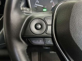 ステアリングには運転中でも簡単に操作できる各種スイッチついてます