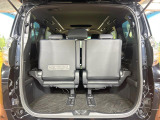 普段のお買い物や通勤、送迎等に十分な荷室スペースを確保しております。セカンドシートを倒すと、大きな荷物の積載も可能です♪