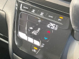 【オートエアコン】一度お好みの温度に設定すれば、車内の温度を検知し風量や温度を自動で調整。暑い&hellip;寒い&hellip;と何度もスイッチ操作をする必要はありません。快適な車内空間には必須の機能ですね♪