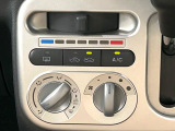寒い冬も暑い夏も全席に快適な空調を届けてくれる、ダイヤル式エアコンを装備♪