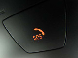 SOSコール/エアバックが展開するような深刻な事故において、自動でSOSコールを発信します。車内で急病人が出るような緊急時は、手動で発信可能です。