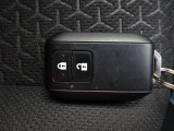とっても便利なスマートキーシステム装備。携帯するだけでドア等の施錠・開錠・エンジン始動が可能なスマートキーシステムです。