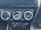 オートエアコンは、気温を設定すれば自動調整。車内をいつでも快適空間にしてくれます♪