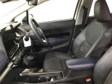 高いホールド性で運転姿勢が安定します。長距離ドライブでも疲れにくいのが魅力です。快適なドライビングライフをお送りください♪