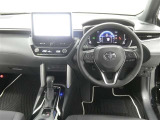 運転席からの視界はこんな感じです☆お気軽にご来店いただき、実際に座って是非お確かめください。ドライバーに寄り添う快適な操作フィールをもたらすステアリングです。