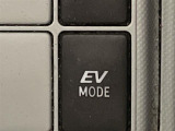 【ドライブモード】例えば、ECOモード・スポーツモード・スノーモード・EVモード等、走行シーンやご状況に合わせて、好きな時に走行モードを切り換えられます! ※車種によってモードが異なります。