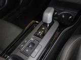 電動パーキングブレーキ・ブレーキホールドを装備してます。ホールド機能は信号待ちが多い一般道で疲労軽減になり、大好評です!