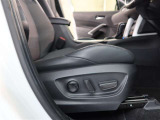 パワーシート搭載。微妙な調整が手軽にでき、ピッタリなポジションで運転することが可能です。