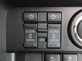 スライドドアの操作が運転席で出来ます。