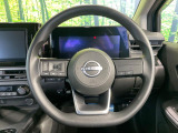インテリアに合わせたデザインのステアリングは、運転される方のことも考え、運転しやすい形状、大きさです。是非一度、実際に触ってお確かめください。