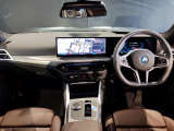 ☆センターパネルを運転席側に僅かに傾けたBMW独特のインパネ☆【駆け抜ける歓び】はここからもスタートしております☆