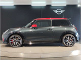 気密性の高いMINIは外観のかわいらしさとは裏腹に、外の雑音を遮り、高級感のある快適なドライブをお楽しみいただけます。