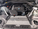 【BMWエンジン】革新的なガソリン・エンジン・テクノロジーによる高性能かつ高効率。レスポンスの良いパワーを発揮。常にスムーズな吸気を実現しアクセル開度にダイレクトに反応しドライビングを楽しく演出。