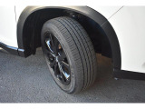 タイヤサイズは225/55R18です