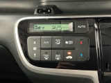 オートエアコン付きです!お好みの温度をセットするだけでエアコンの風量などを自動でコントロール。快適な車内でお過ごしいただけます。